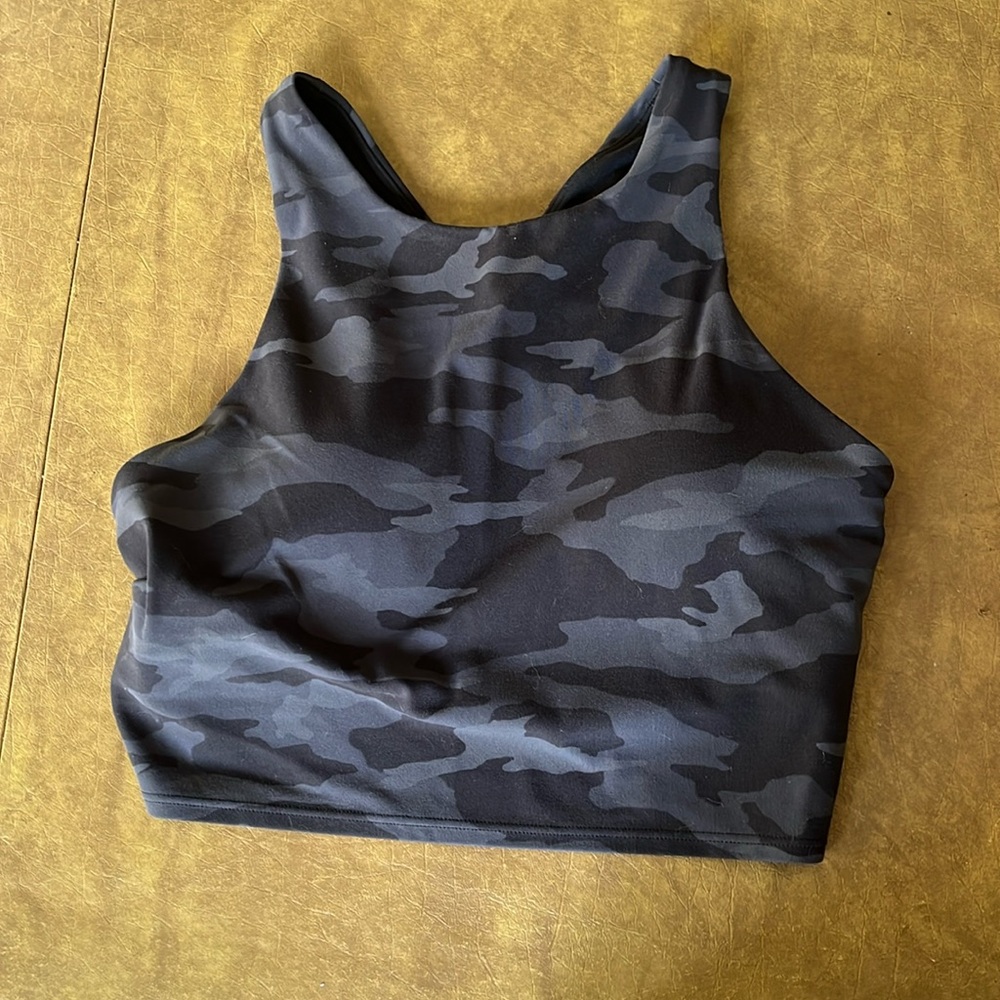 Athleta M black camo workout crop top with built in bra